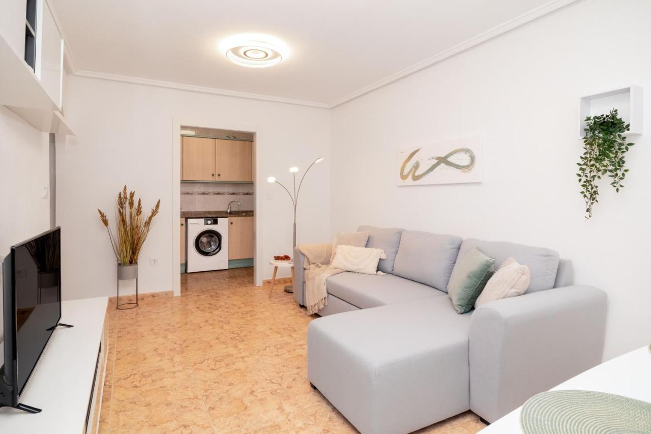 Piso En El Centro Lägenhet Torrevieja Exteriör bild
