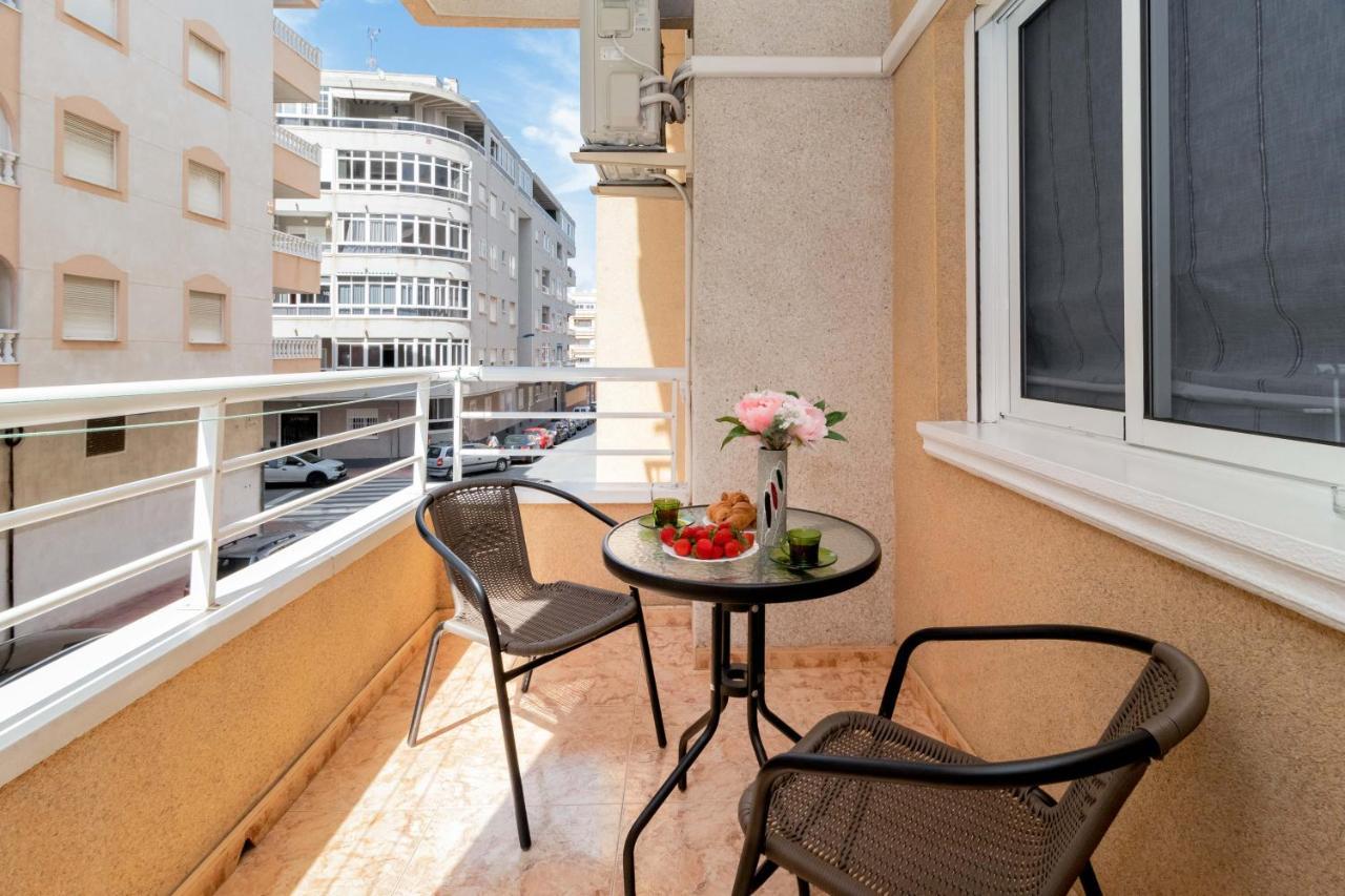 Piso En El Centro Lägenhet Torrevieja Exteriör bild