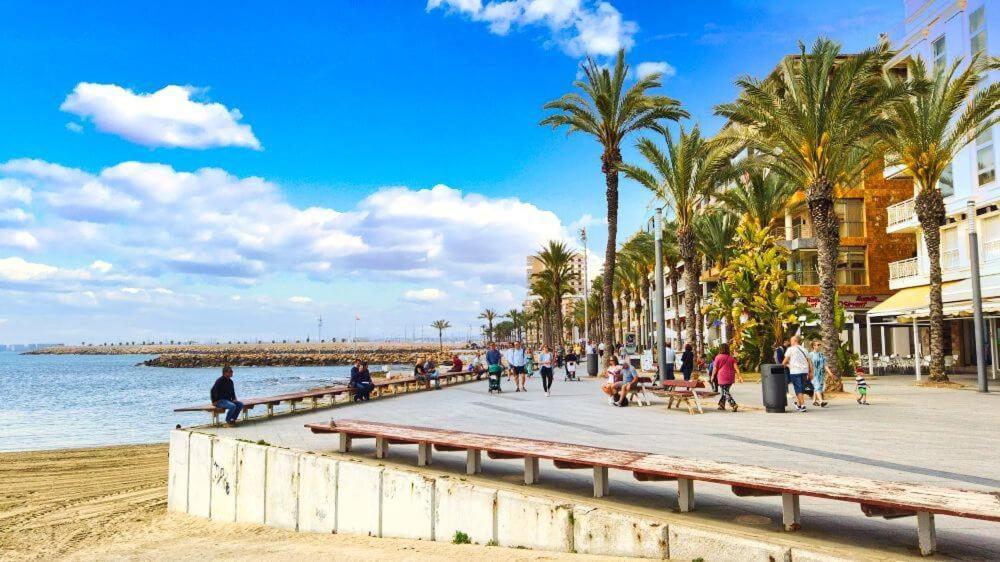 Piso En El Centro Lägenhet Torrevieja Exteriör bild