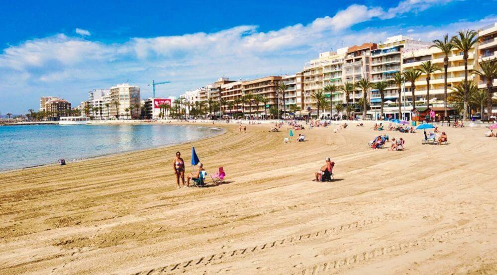 Piso En El Centro Lägenhet Torrevieja Exteriör bild