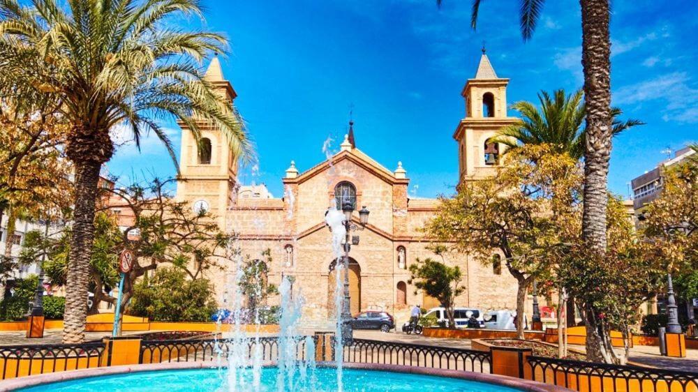 Piso En El Centro Lägenhet Torrevieja Exteriör bild
